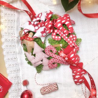 Bożonarodzeniowy wianek na drzwi, nad kominek lub zimowa dekoracja kominka na prezent dla rodziców