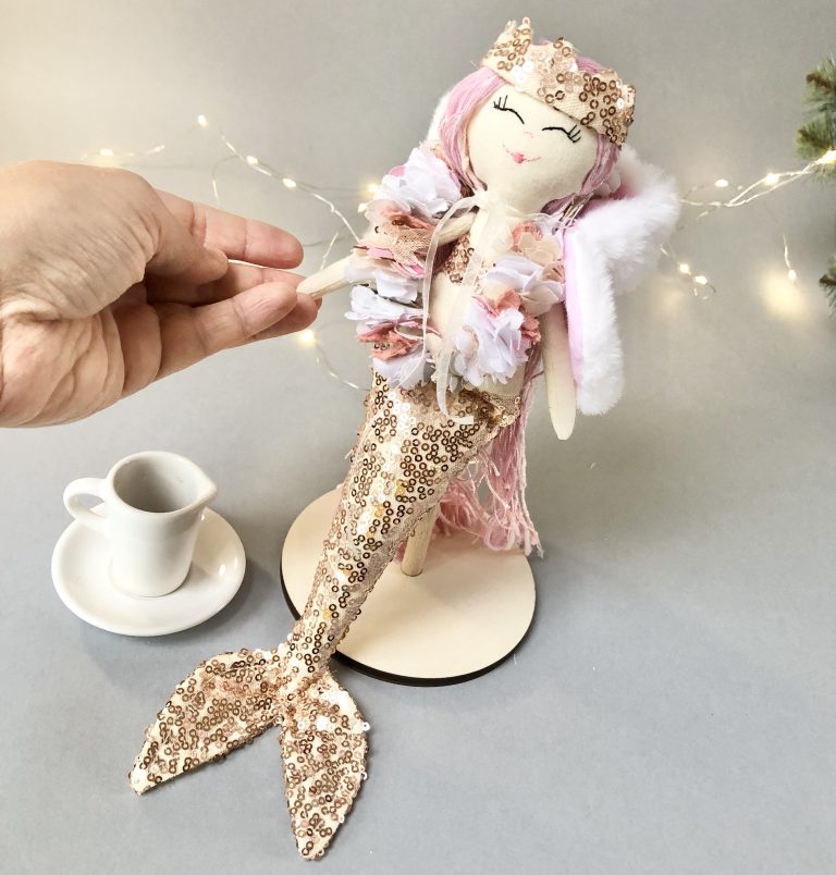 Magiczna lalka syrenka pomysł na prezent z okazji urodzin