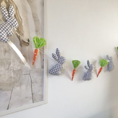 girlanda zające i marchewki dekoracja wiosennego wnętrza