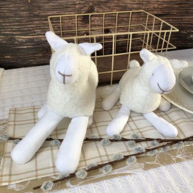 Dwie owieczki idealna dekoracja na Wielkanoc