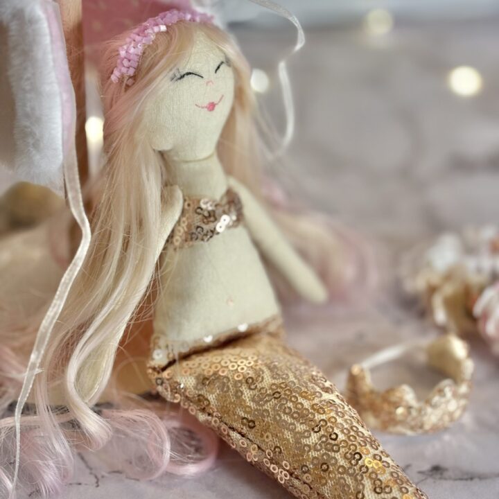 Magiczna lalka syrenka na prezent z okazji urodzin