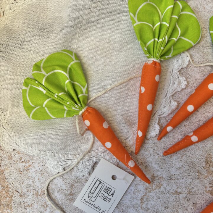 Girlanda marchewkowa do salonu, delikatny prezent dla przyjaciółki, praktyczny prezent na ostatnią chwilę, ekologiczna dekoracja nad kominek